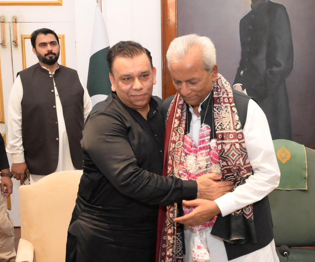 imransaeekhan's tweet photo. کراچی
جنرل سیکرٹری لندن مسلم لیگ (ن) عمران سعید کی سربراہی میں گورنر ہاؤس میں مسلم لیگ (ن) کے کارکنان کی گورنر سندھ سید نیہال ہاشمی صاحب سے ملاقات
گورنر سندھ سید نیہال ہاشمی صاحب نے عمران سعید کا اور تمام کارکنان کاشکریہ ادا کیا اور ان کو گورنر ہاؤس میں خوش آمدید کہا
گورنر سندھ سید نیہال ہاشمی صاحب نے تمام کارکنان سے گفتگو کی ان کے مسائل کو سنا اور مسائل حل کرنے کی یقین دہانی کروائی
