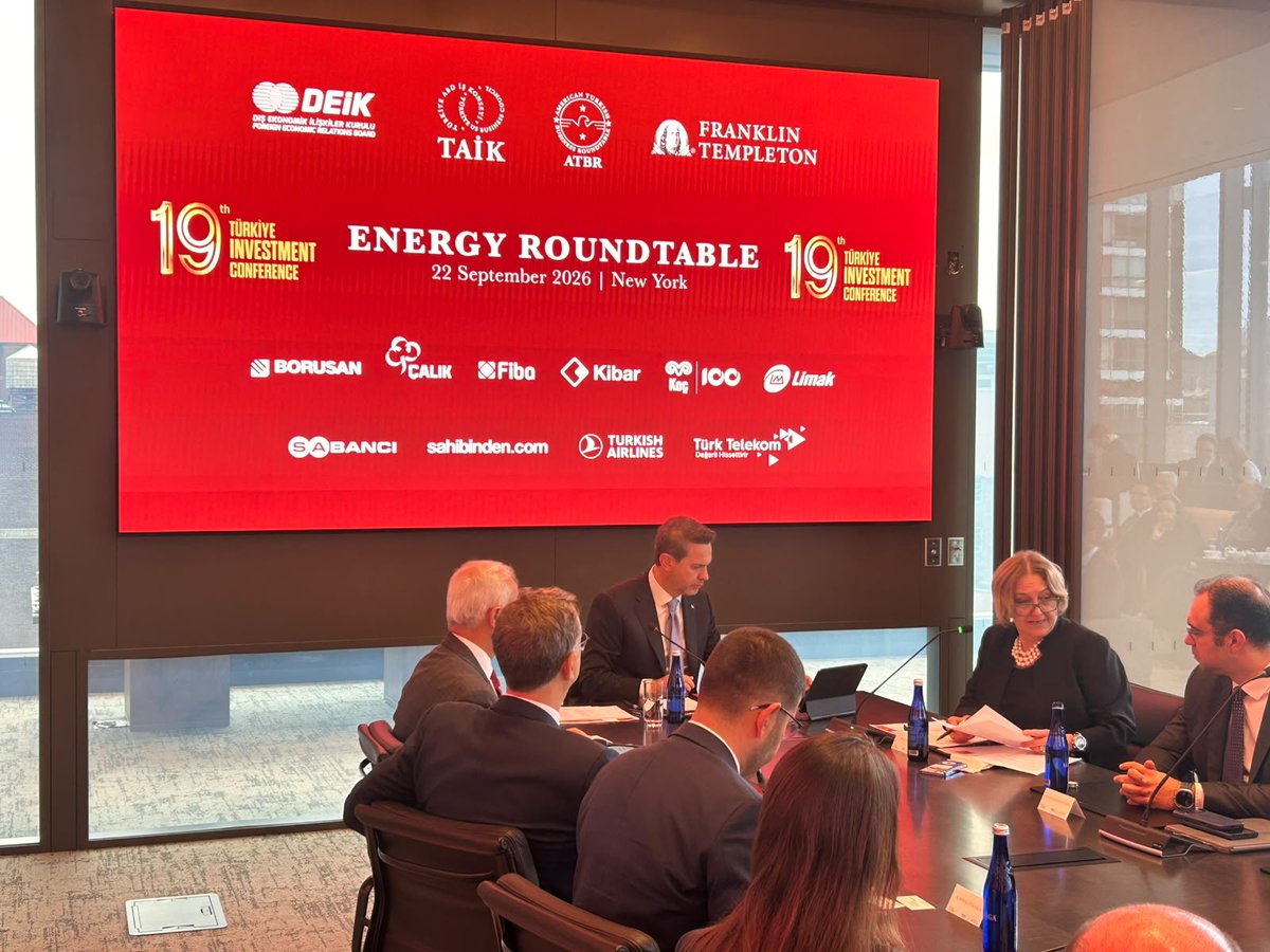 AC_TRprogram's tweet photo. It was a busy and productive week in New York for the @AtlanticCouncil Turkey Program.

Over three days, we hosted four events bringing together senior government officials, as well as private sector leaders from across the region.

Here’s a look back at the week👇 https://t.co/4kE95YL6gO