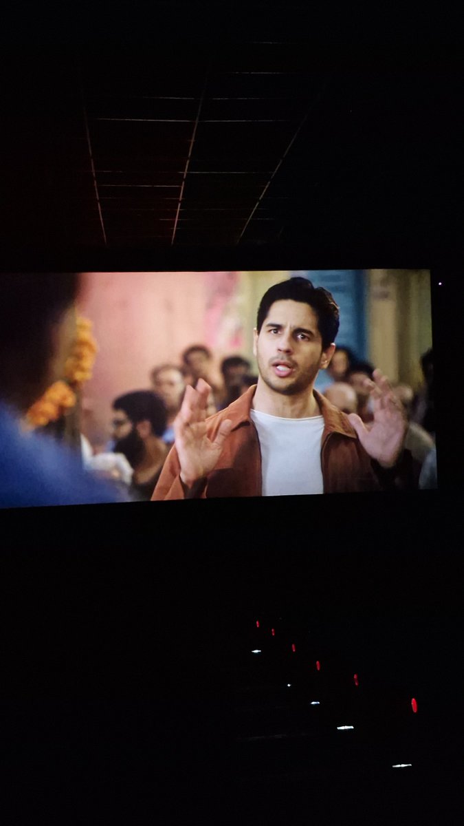 cncnurcb1's tweet photo. Sid gives Rishi an easy charm that works really well with the humour and emotional moments 👌🏻 #TheVvaan @sidmalhotra https://t.co/uDi4p9NGgy