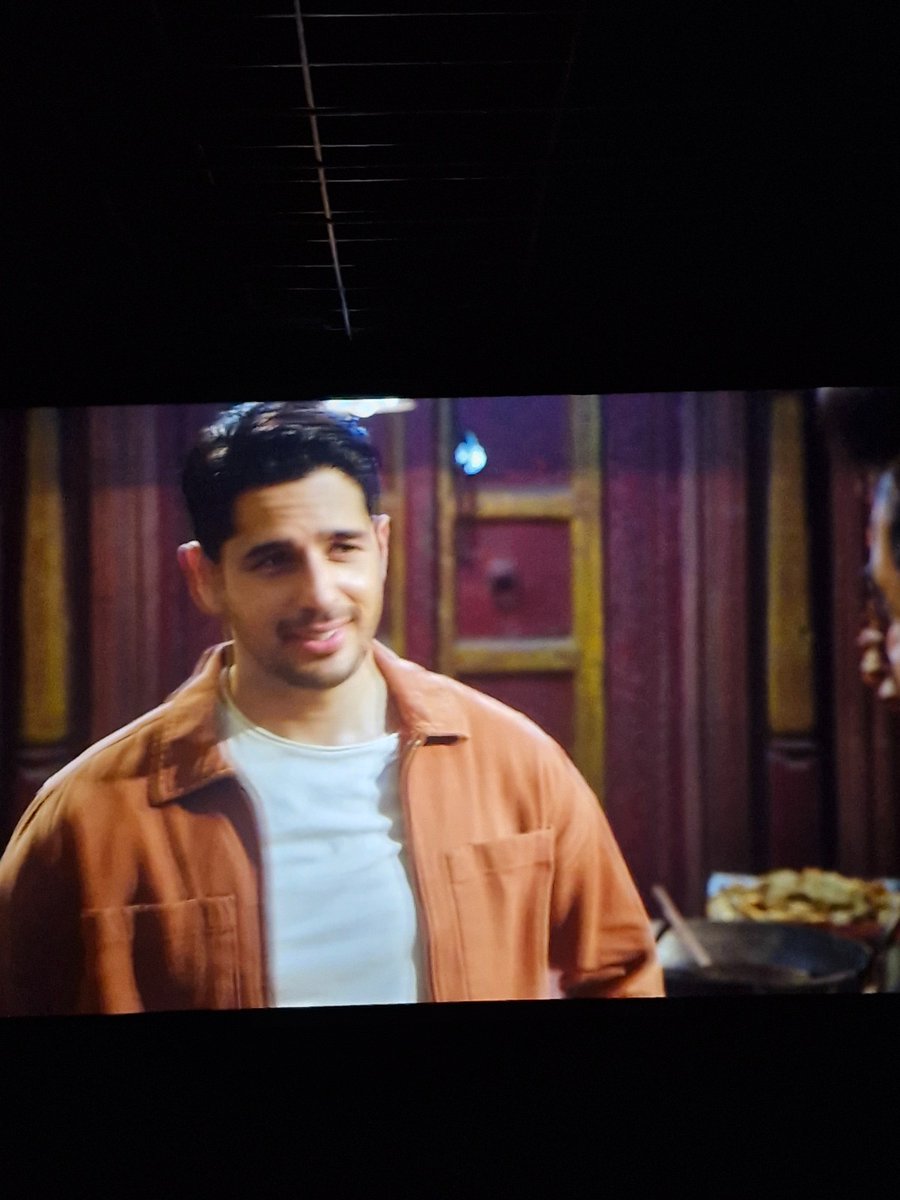cncnurcb1's tweet photo. Sid gives Rishi an easy charm that works really well with the humour and emotional moments 👌🏻 #TheVvaan @sidmalhotra https://t.co/uDi4p9NGgy