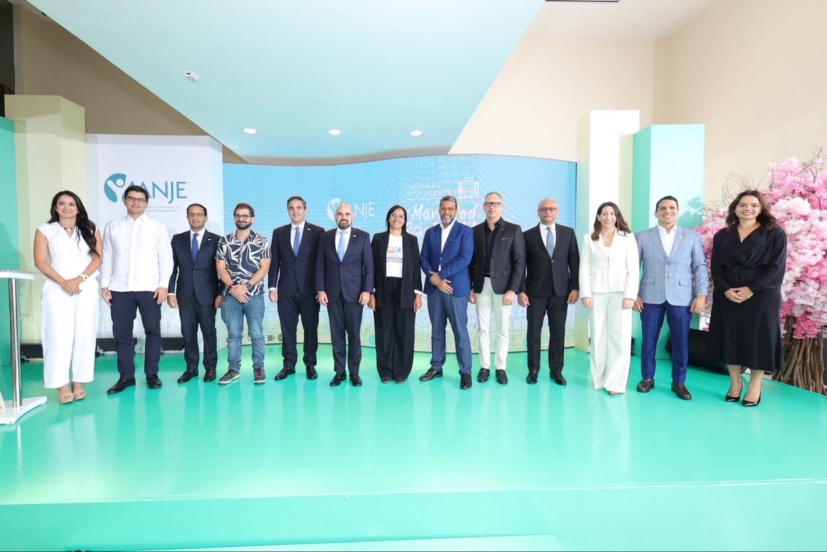 ANJE_RD's tweet photo. Agradecemos a cada uno de nuestros speakers por compartir sus conocimientos, experiencias y propuestas:

Francisco Polanco y Américo Rodríguez, Carlos De León, Mónika Harel, Alexandra Cedeño, Marcos Barinas y José María Cabral. https://t.co/jbA5YK5QkD