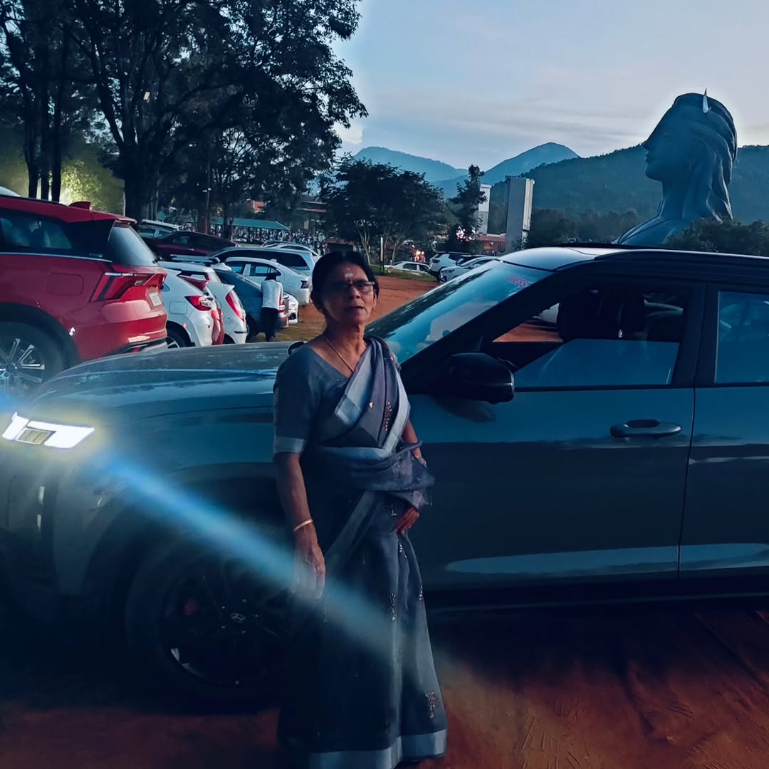 GarretWinkswed's tweet photo. My first journey with Amma and Akka. https://t.co/Pe6U8fgq79