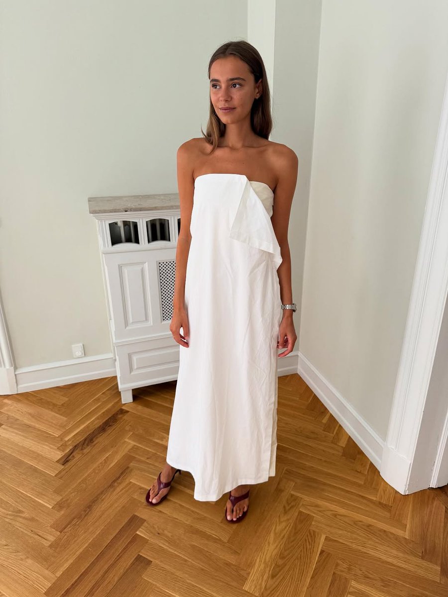 kauansf22's tweet photo. The Row
Stylenavn: Bernette Dress (Fall 2024)
Str US 0
Pris for leje i 3 dage: 3800
(Nypris 35.000) https://t.co/Lkcus8eIZ0