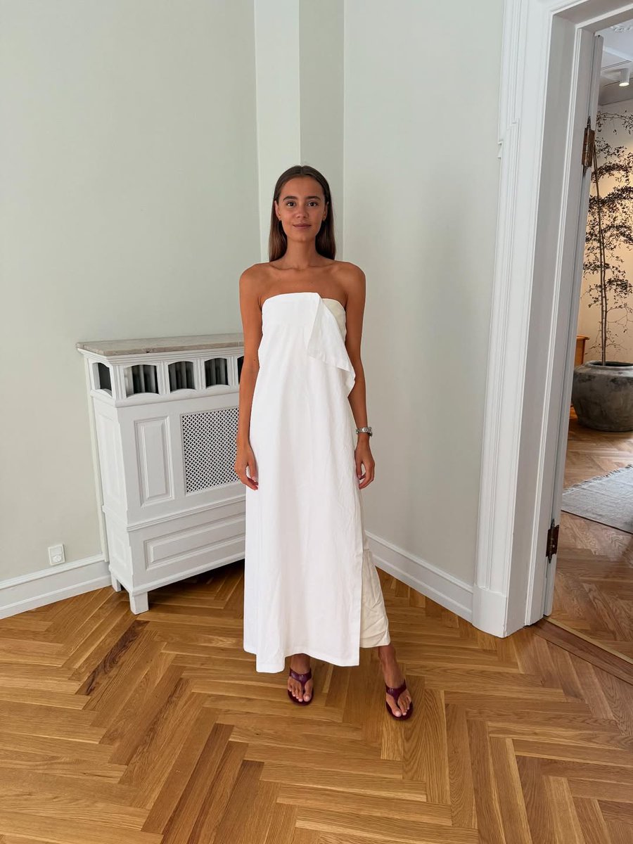 kauansf22's tweet photo. The Row
Stylenavn: Bernette Dress (Fall 2024)
Str US 0
Pris for leje i 3 dage: 3800
(Nypris 35.000) https://t.co/Lkcus8eIZ0