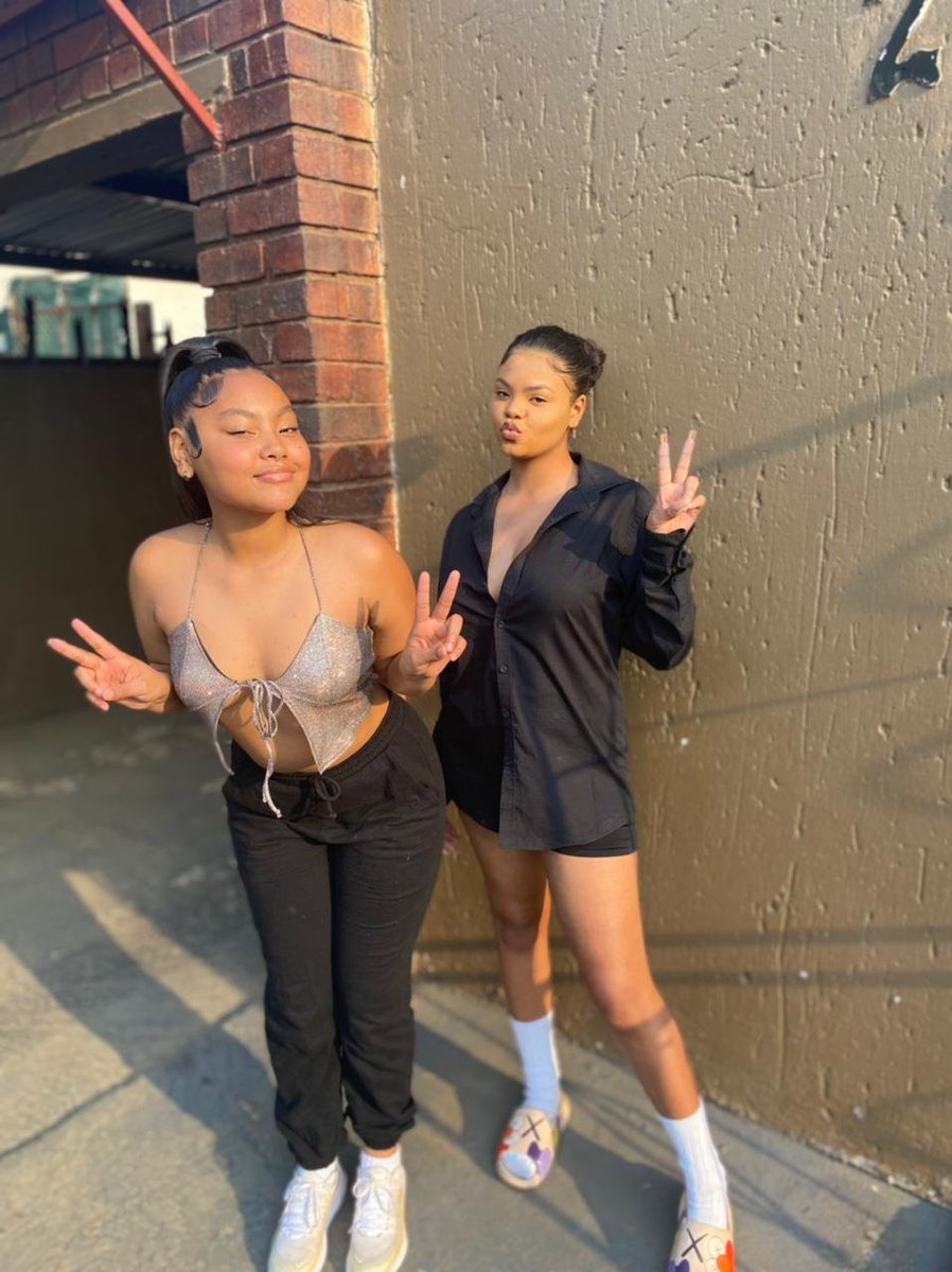 colrdgr8002773's tweet photo. The freaky Thomas sisters 💦 DM for more vids of them 🍆💦 https://t.co/9XoE9j40cF