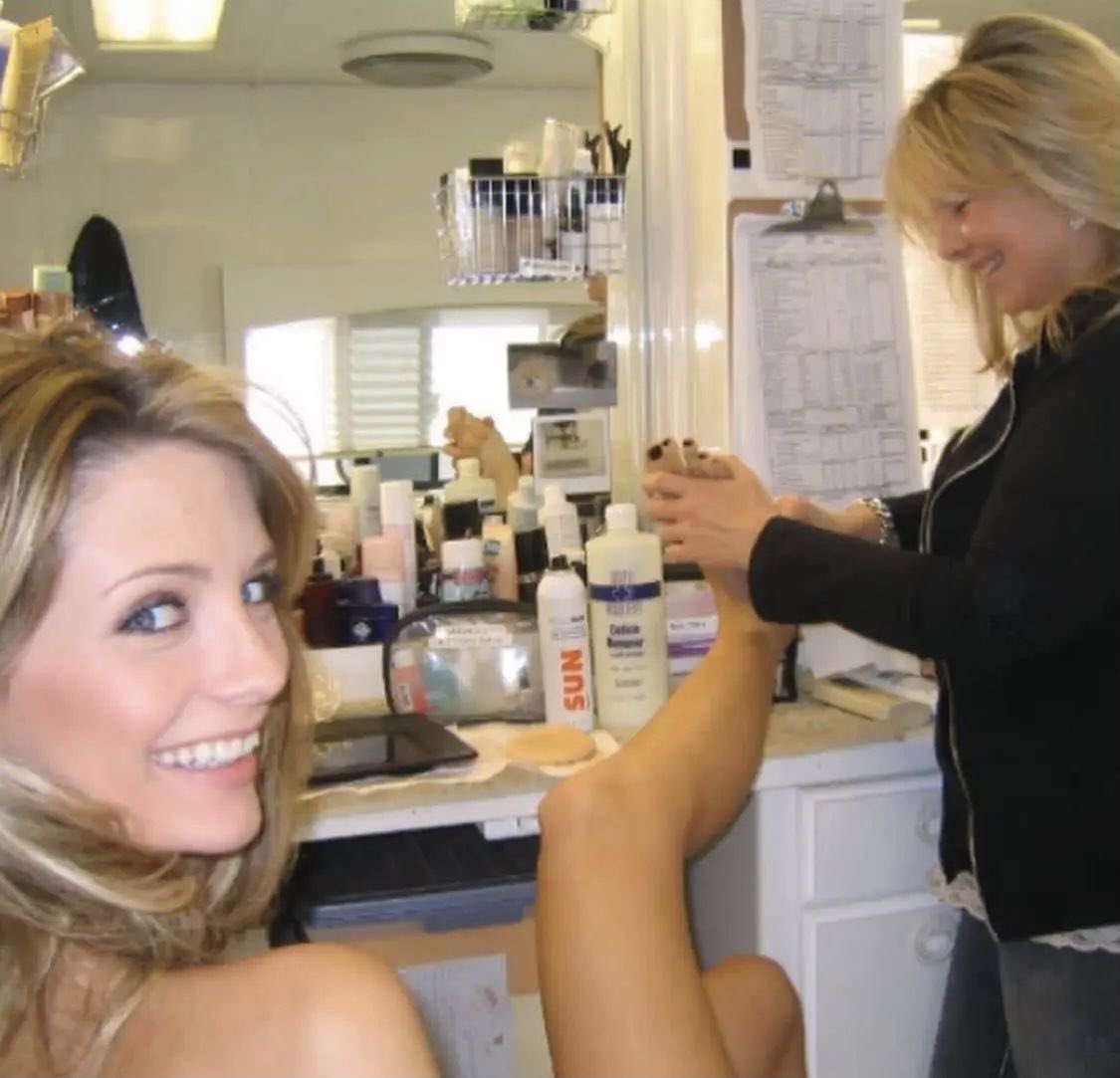 bestofmischa's tweet photo. mischa barton behind the scenes of the o.c. https://t.co/Q6cQL8h0tV
