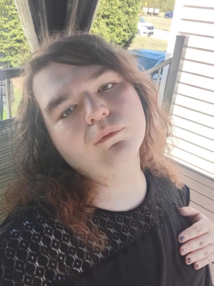 S3riteX's tweet photo. Frnachement c dur de prendre des photos de  soi et de me trouver belle ( mes cheveux sont pas gras c juste que jai eu chaudd mdr) https://t.co/V6ck8OrUcX