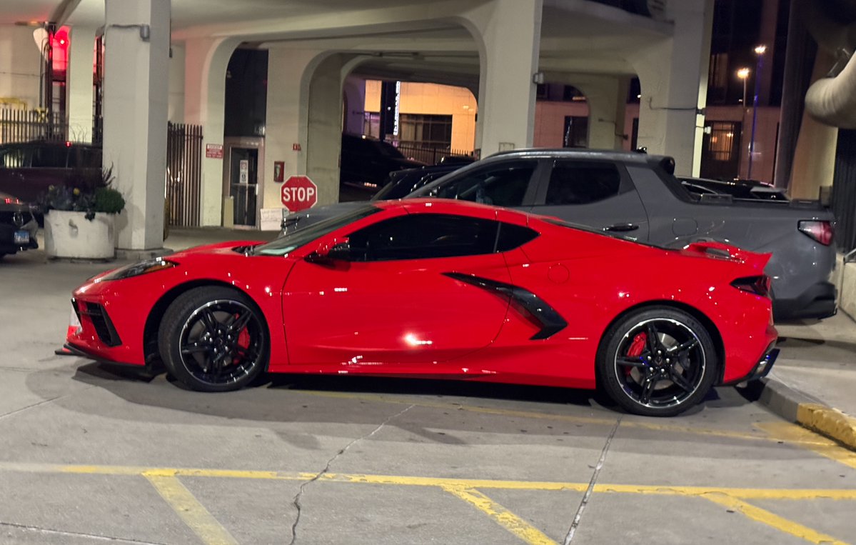 LynnBecker's tweet photo. There's something called the Cannonball Rally/Run, and for the past few days they've parked their sports cars at Marina City.  Today, however, they're scheduled to kick off their trek down historic Route 66, reaching Scottsdale, Arizona October 2nd.
https://t.co/3kYSjLFPaH https://t.co/rgRQFyjXHw
