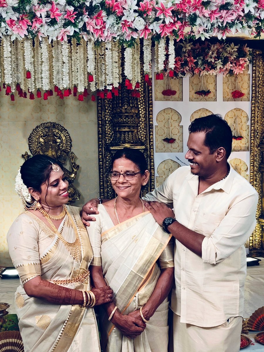 GarretWinkswed's tweet photo. Classic Kerala style and elegance, wrapped in golden memories. With family, every moment is special. Aste—nothing else! https://t.co/LFVVr4P7J1