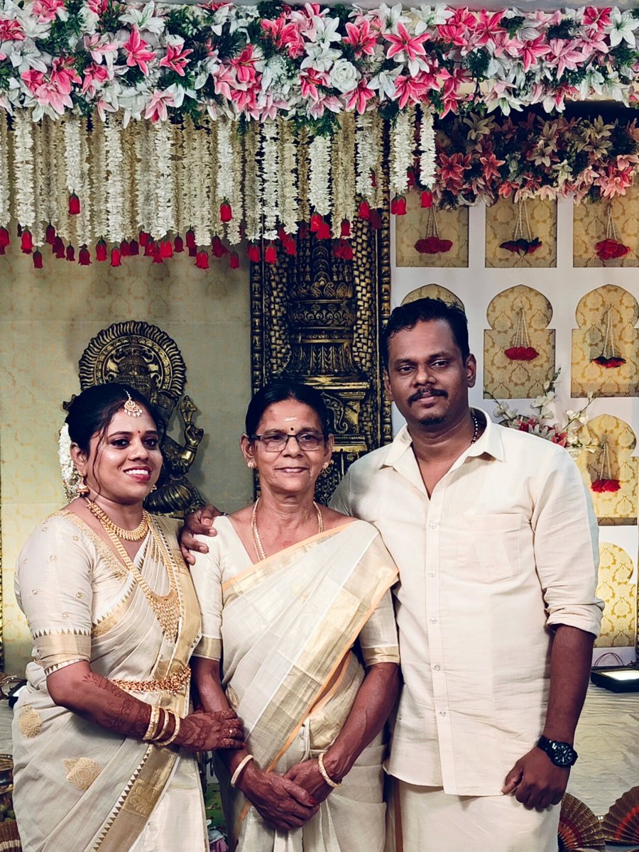 GarretWinkswed's tweet photo. Classic Kerala style and elegance, wrapped in golden memories. With family, every moment is special. Aste—nothing else! https://t.co/LFVVr4P7J1