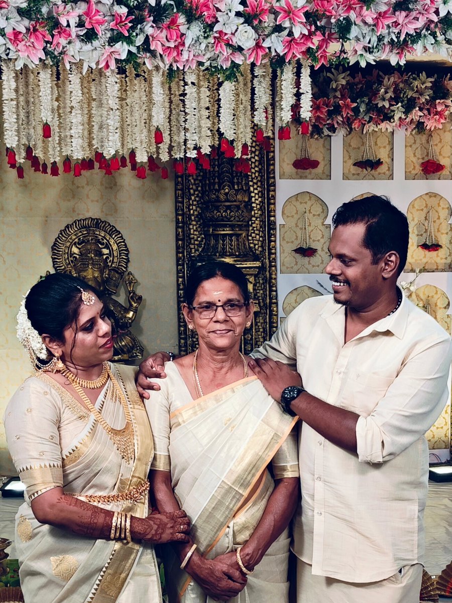 GarretWinkswed's tweet photo. Classic Kerala style and elegance, wrapped in golden memories. With family, every moment is special. Aste—nothing else! https://t.co/LFVVr4P7J1