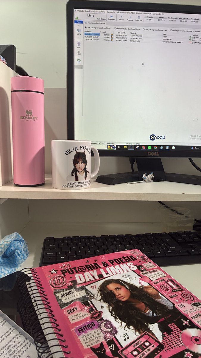 carayjess's tweet photo. eu no trabalho sendo a maior fã de putaria e poesia @daylimns @daylimnscentral @qgdaday https://t.co/jQAao9Pmtr