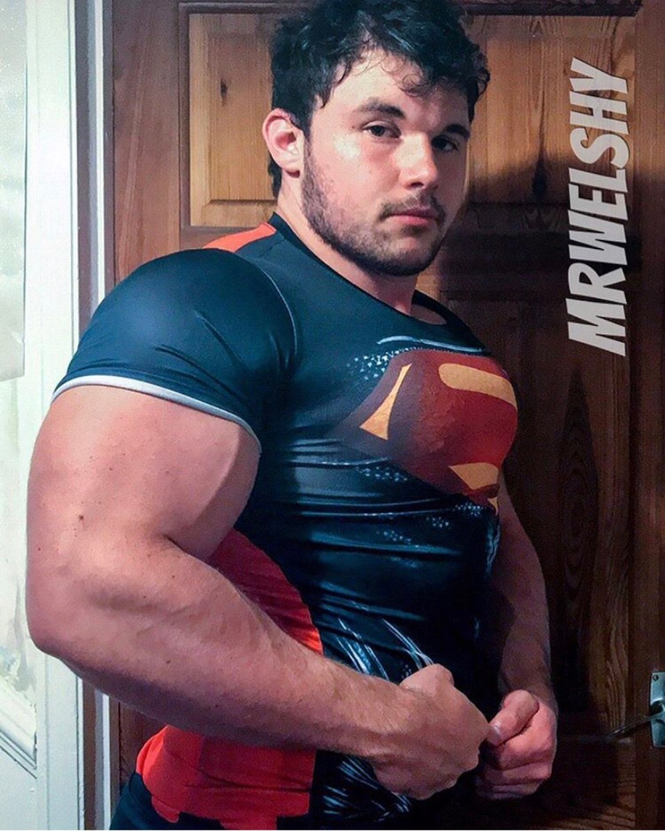 MacroMuscleMan's tweet photo. It’s my young face and body that would crush you, isn’t it https://t.co/belzI5xUOE