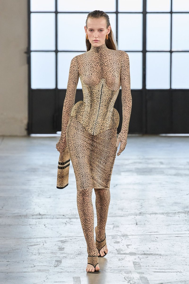 LaModeUnknown's tweet photo. The CORSETS at ✨️Elisabetta Franchi✨️ Spring/Summer 2027.🪡

PS: love love love https://t.co/uoOvTXvVpS