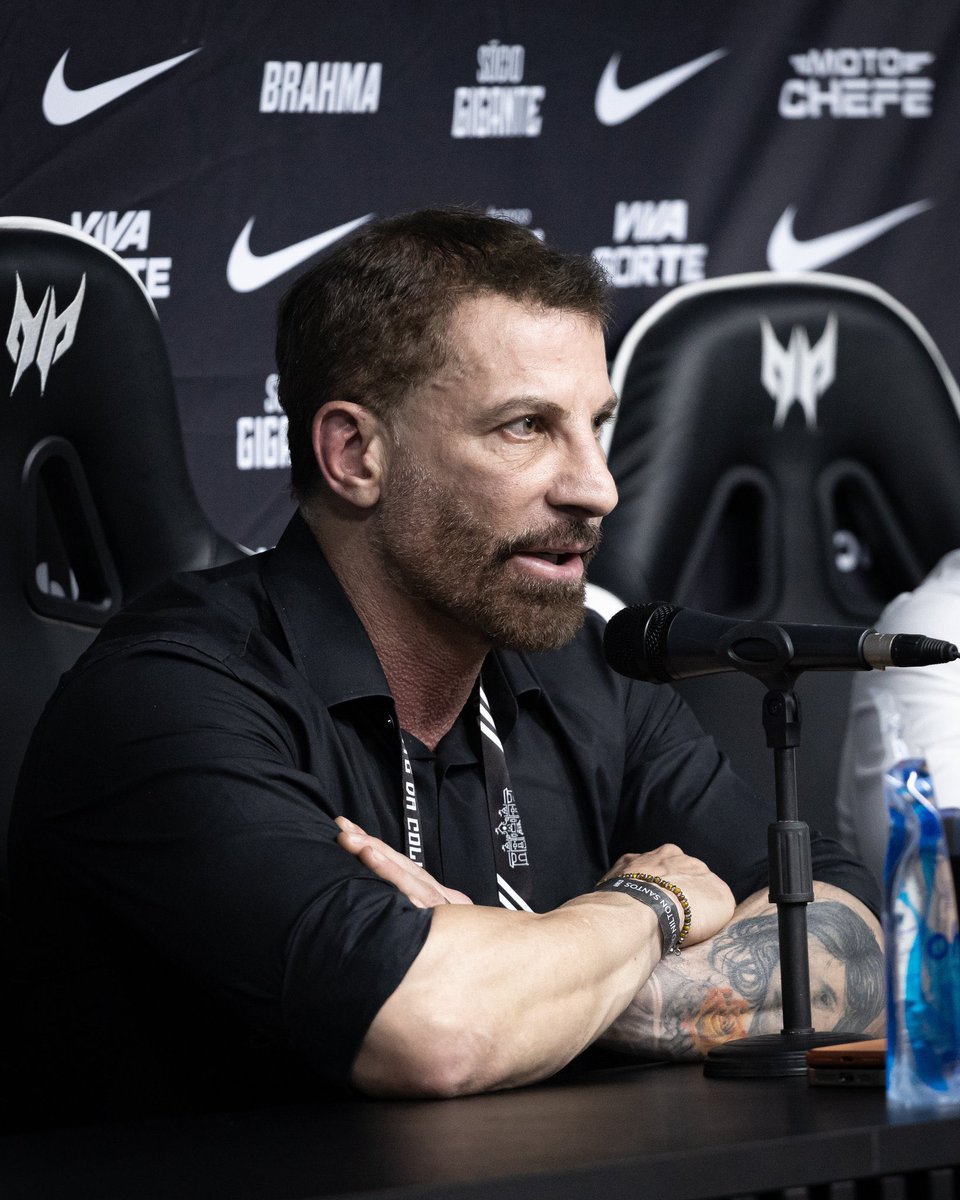 futebol_info's tweet photo. Pedrinho, presidente do Vasco:

"O poder público garante segurança para 1 milhão de pessoas no Réveillon do Rio de Janeiro, mas não garante segurança para 2 mil pessoas em São Januário?"

🗞️ @newscolina 
📸 Matheus Lima/CRVG https://t.co/iZTBaUz1M8