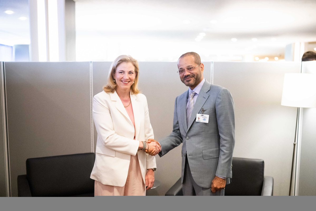 BMeinl's tweet photo. Danke für den guten Austausch, @badralbusaidi! 🇦🇹🤝🇴🇲
Im Mittelpunkt standen die aktuelle Lage im Nahen Osten, die Freiheit der Schifffahrt in der Straße von Hormus und unsere gemeinsamen Bemühungen für Deeskalation und Stabilität. Gerade in angespannten Zeiten müssen wir Gesprächskanäle offenhalten und auf Diplomatie setzen. #UNGA81
© Foto: M. Gruber /BMEIA