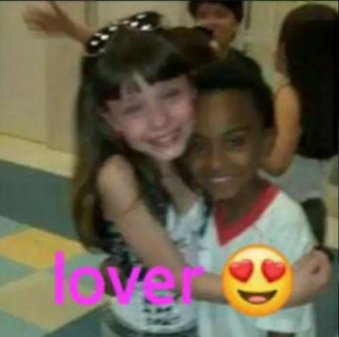 swetbxtra's tweet photo. minha foto c a lauren saiu assim https://t.co/FzCtMvSYzf