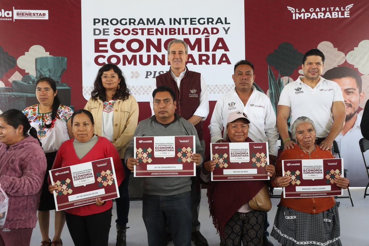 pepechedrauimx's tweet photo. Hoy entregamos máquinas, molinos, además herramientas a personas productoras de maíz y mezcal. A través de #PISEC, fortalecemos sus actividades productivas, impulsamos la economía de sus familias y respaldamos el trabajo de nuestras juntas auxiliares. 🌽🪏🚜

Apoyar a quienes producen en nuestra Capital es impulsar el desarrollo de sus comunidades. 🤝🏻
