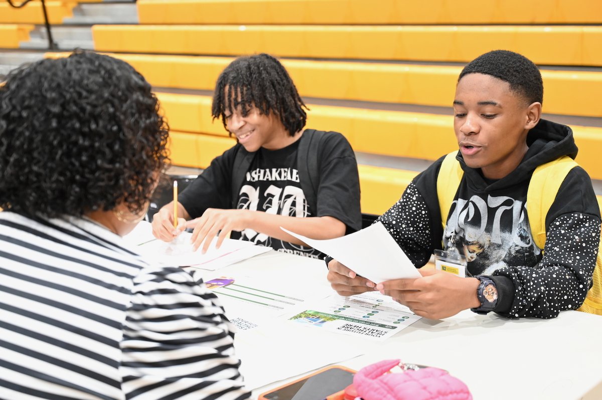 BhamCitySchools's tweet photo. Today was Leadership Birminghamโs Justice League Career Exploration Day at Woodlawn High School!
The event connected Woodlawn scholars with professionals representing a variety of career fields through an interactive, small-group format. #SuccessStartsHere ๐ง๐ฝโ๐ญ๐ฉ๐พโ๐ผ๐ง๐ฟโ๐๐ฉ๐ผโโ๏ธ๐ง๐ฟโ๐ฌ๐ฎ๐ฝโโ๏ธ https://t.co/zkL8Ufq7lR