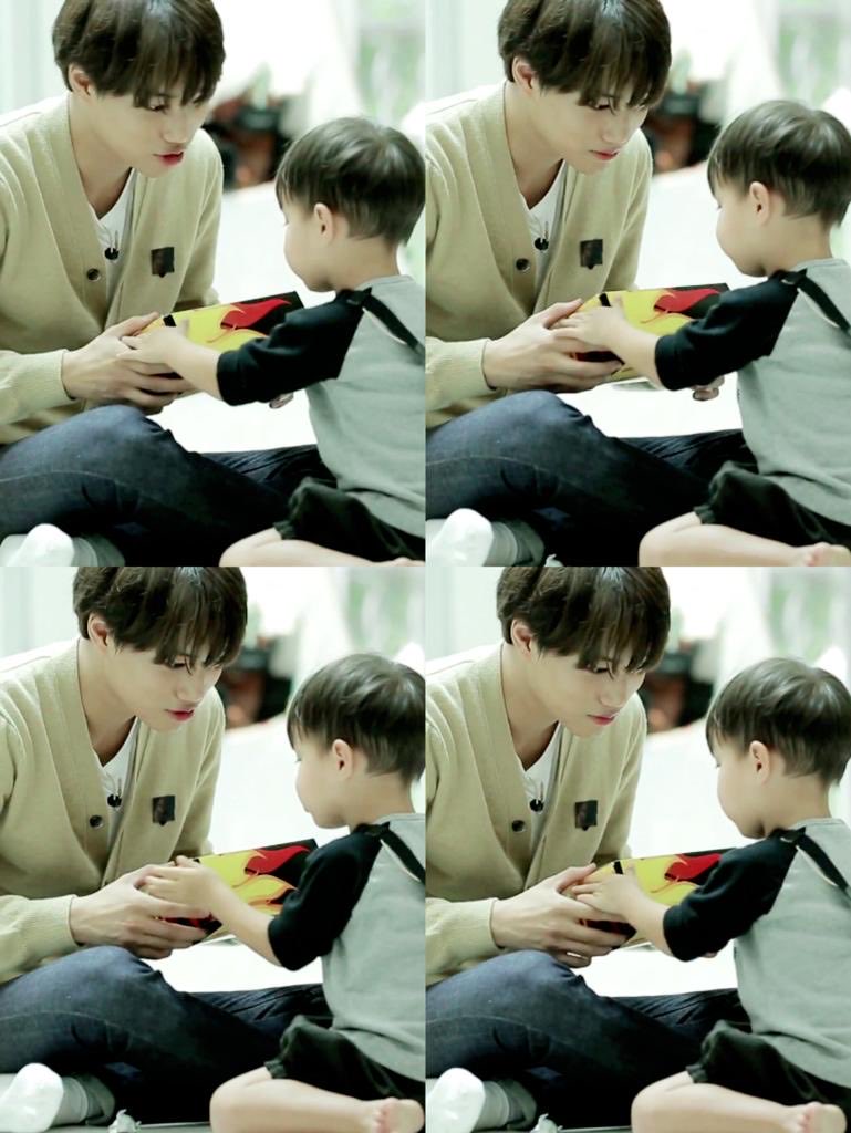 kimjjongkai94's tweet photo. ㅌㅐ오 돌보던 종이니랑 ㅇㅣ진이 돌보는 종이니랑 걍 똑같음 저 사이에 10년이 있음에도 불구하고 https://t.co/xCuUx8wDQV