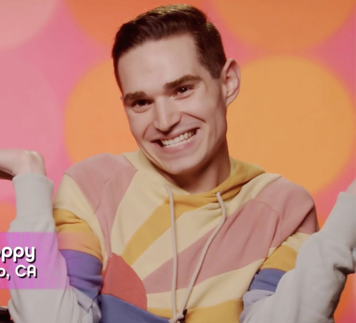 Tommylarghi's tweet photo. Princess Poppy really burned the wig and picked up the weights.
I need this type of glow up in my life.
#dragrace https://t.co/CiWtWM0Yy1