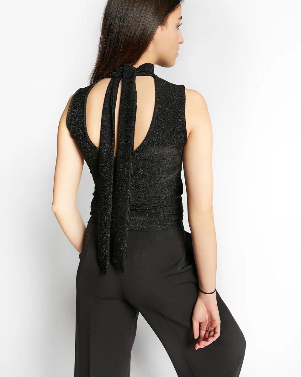 wallacegt10's tweet photo. Girls, nog een festival in het vooruitzicht? Met deze feesttopjes van INDEE steel je de show. Perfect te combineren met jeans, een geklede broek, short of rok. Verkrijgbaar in black en coffee, van 12 jaar t/m maat 42. https://t.co/WoHnDBsPSk