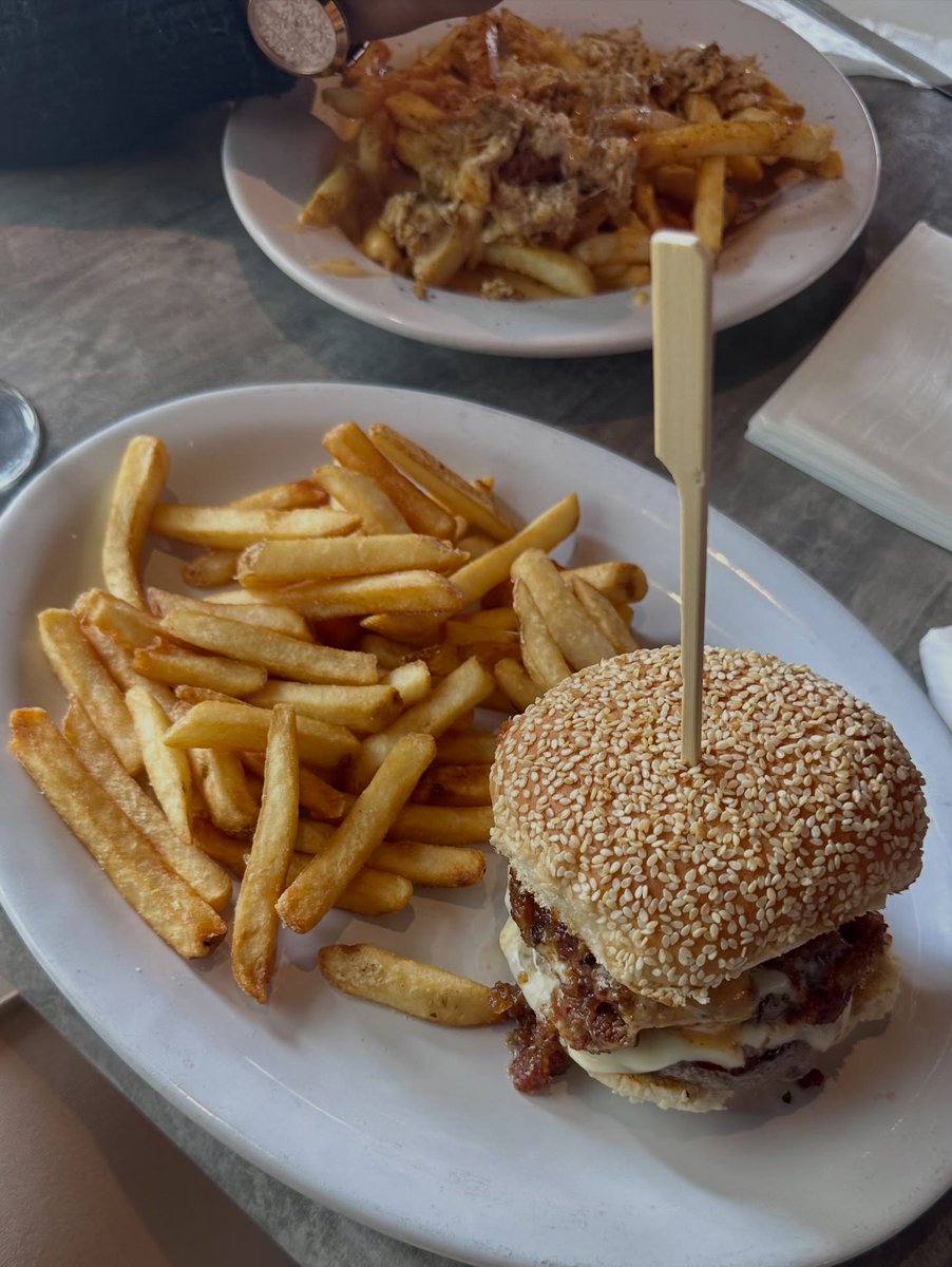 artu1289's tweet photo. Random photo dump: good food, nights out, spontaneous moments, and enjoying exactly where I am right now. https://t.co/et4ItA6MFO