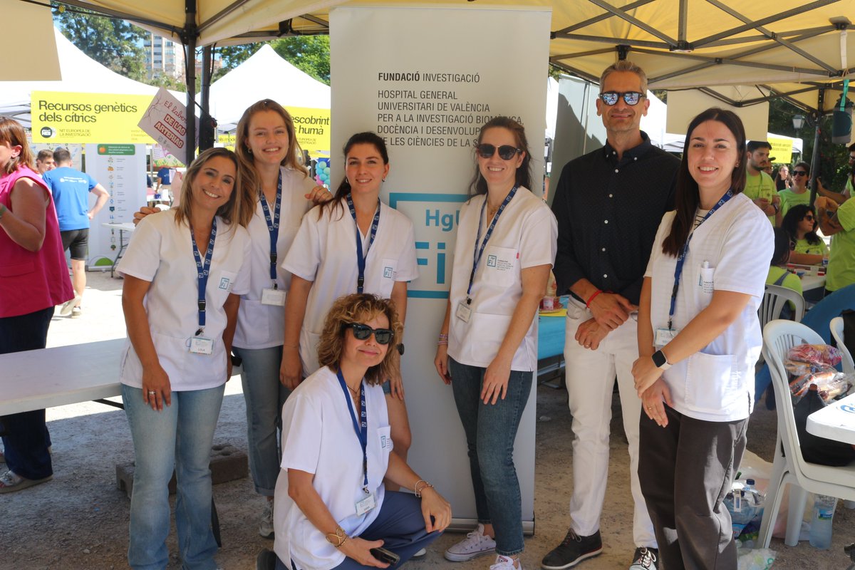 fihguv's tweet photo. 🔬🥦🫀 ¡La ciencia ha salido del laboratorio y se ha instalado en Viveros!
Participamos en la #NitEuropeaInvestigació2026 con dos talleres para acercar la investigación en salud a todos los públicos:
🚦 Semàfor nutricional
🫀 El laberint de les artèries
#ERN2026 @HGUVALENCIA https://t.co/ffs1pmNW6a