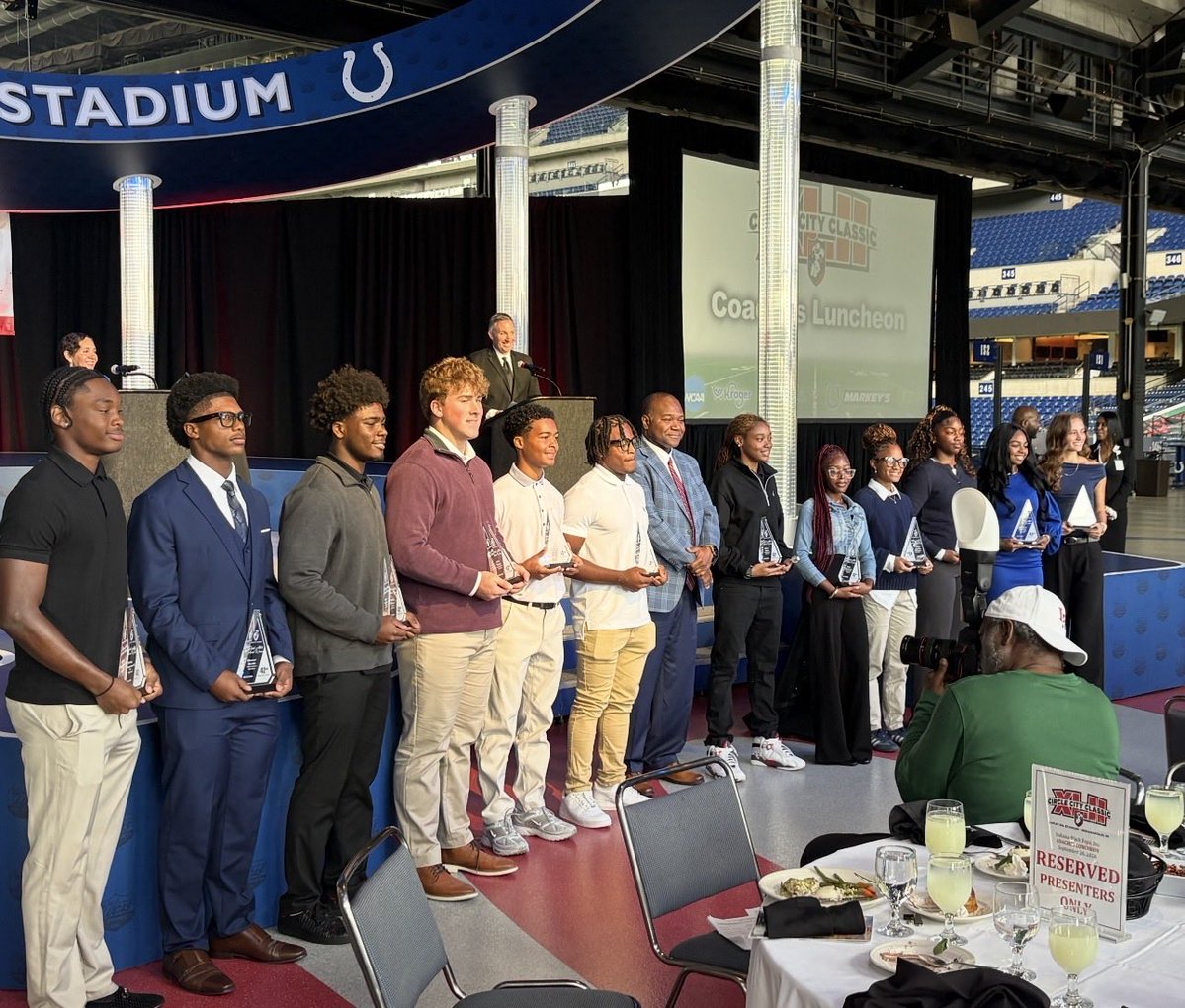 MrWolleyPHS's tweet photo. Congrats to @PikeHighSchool seniors Willie Chapman III and Kamaile King for being recognized with the Circle City Classic Student-Athlete Achievement Award this afternoon at the Circle City Classic Luncheon at @LucasOilStadium @PikeHSAthletics @PikeSchools #PikeProud https://t.co/HqVDkQF2qw