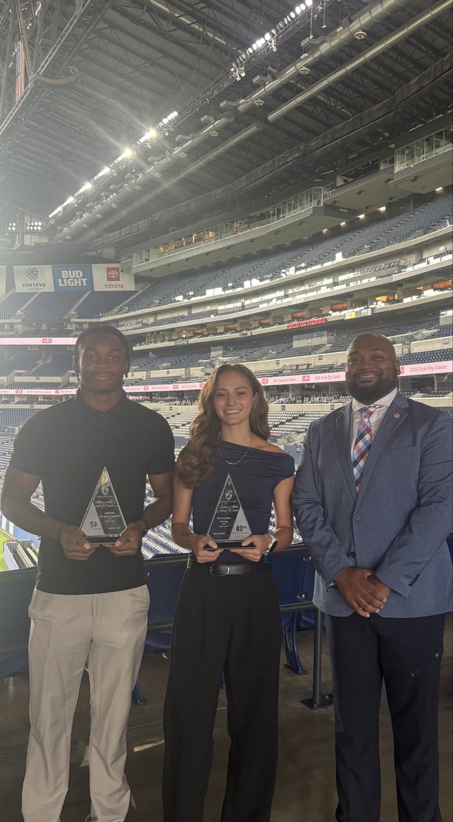 MrWolleyPHS's tweet photo. Congrats to @PikeHighSchool seniors Willie Chapman III and Kamaile King for being recognized with the Circle City Classic Student-Athlete Achievement Award this afternoon at the Circle City Classic Luncheon at @LucasOilStadium @PikeHSAthletics @PikeSchools #PikeProud https://t.co/HqVDkQF2qw