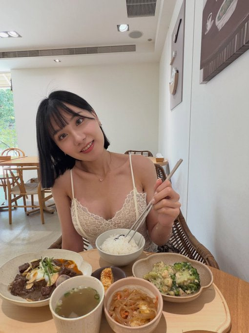 SweetJaby's tweet photo. 我現在反正單身沒人要 
你如果要我的話…打個招呼吧 https://t.co/qcOzHEX2Cg