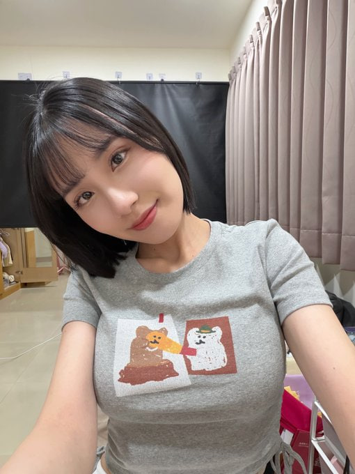 SweetJaby's tweet photo. 猜猜我胸多大？ https://t.co/XveyWElV6p