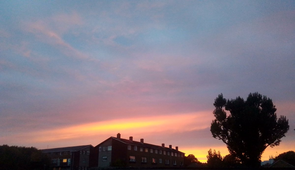 thousands0games's tweet photo. Lovely 🌹 just lovely,gotta love them HD ready Skys.✌️🏴󠁧󠁢󠁷󠁬󠁳󠁿🌹#cardiff #wales #uk #nature #sunsetphotography #sunet https://t.co/OUMV8S9EZ5