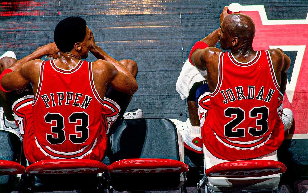 NBABrasil's tweet photo. QUE DUPLA! 🔥🏀

O aniversariante do dia sempre esteve muito bem acompanhado! 👀🎂

#NBAHistory #NBABday https://t.co/nYNWy8lVdD