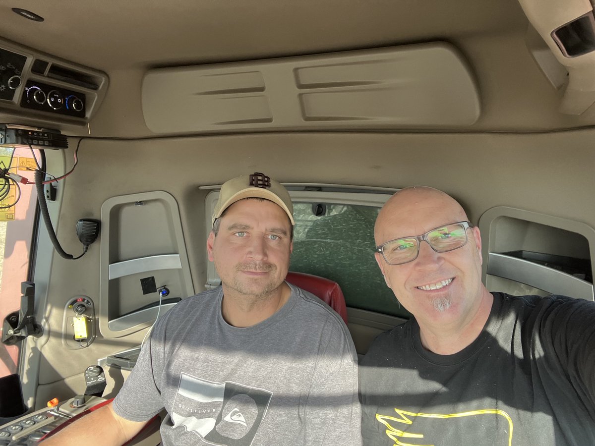 Bayer4CropsCA's tweet photo. Harvest is heating up. First Battle of the Bushels results are rolling in soon.

Check out @Chris_bauer_LL's DK401TL coming off this week at his farm at Lake Lenore, SK with his rep @robmakowsky. Can't wait to share what Chris yielded! https://t.co/ey7oIQabzJ