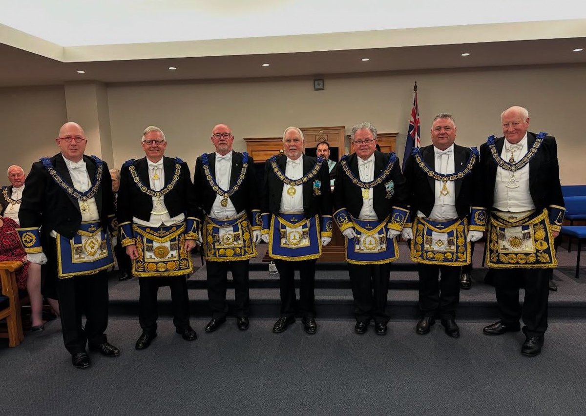 distgmAndrew's tweet photo. Senior Grand Wardens are among our most senior leaders, and Dress Regalia was presented to RW Bro Don Mansfield PSGW and RW Bro Roger Carson PSGW. Also present were all four Auckland based Past Senior Grand Wardens as well as some of our current leaders. @freemasonsnewzealand https://t.co/Hl1xqZuLS9