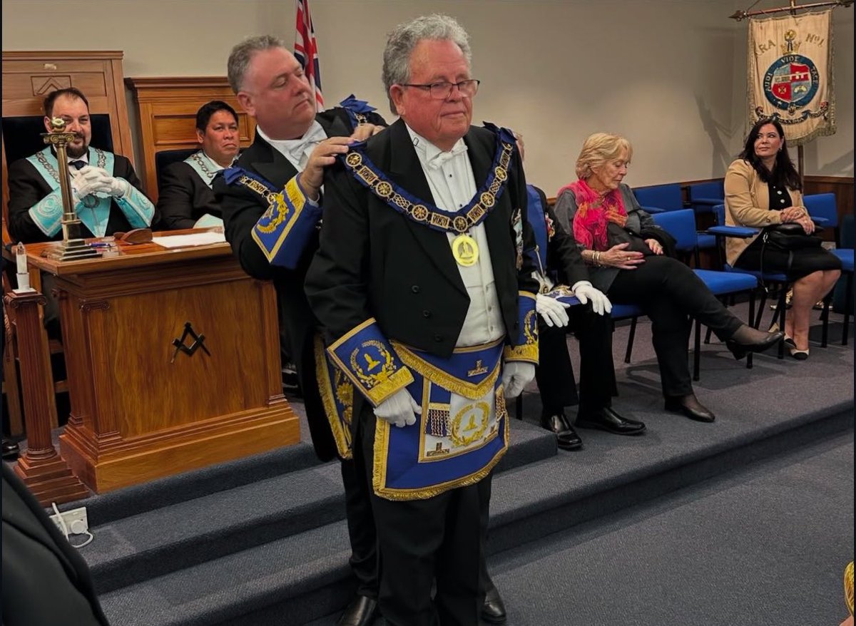 distgmAndrew's tweet photo. Senior Grand Wardens are among our most senior leaders, and Dress Regalia was presented to RW Bro Don Mansfield PSGW and RW Bro Roger Carson PSGW. Also present were all four Auckland based Past Senior Grand Wardens as well as some of our current leaders. @freemasonsnewzealand https://t.co/Hl1xqZuLS9