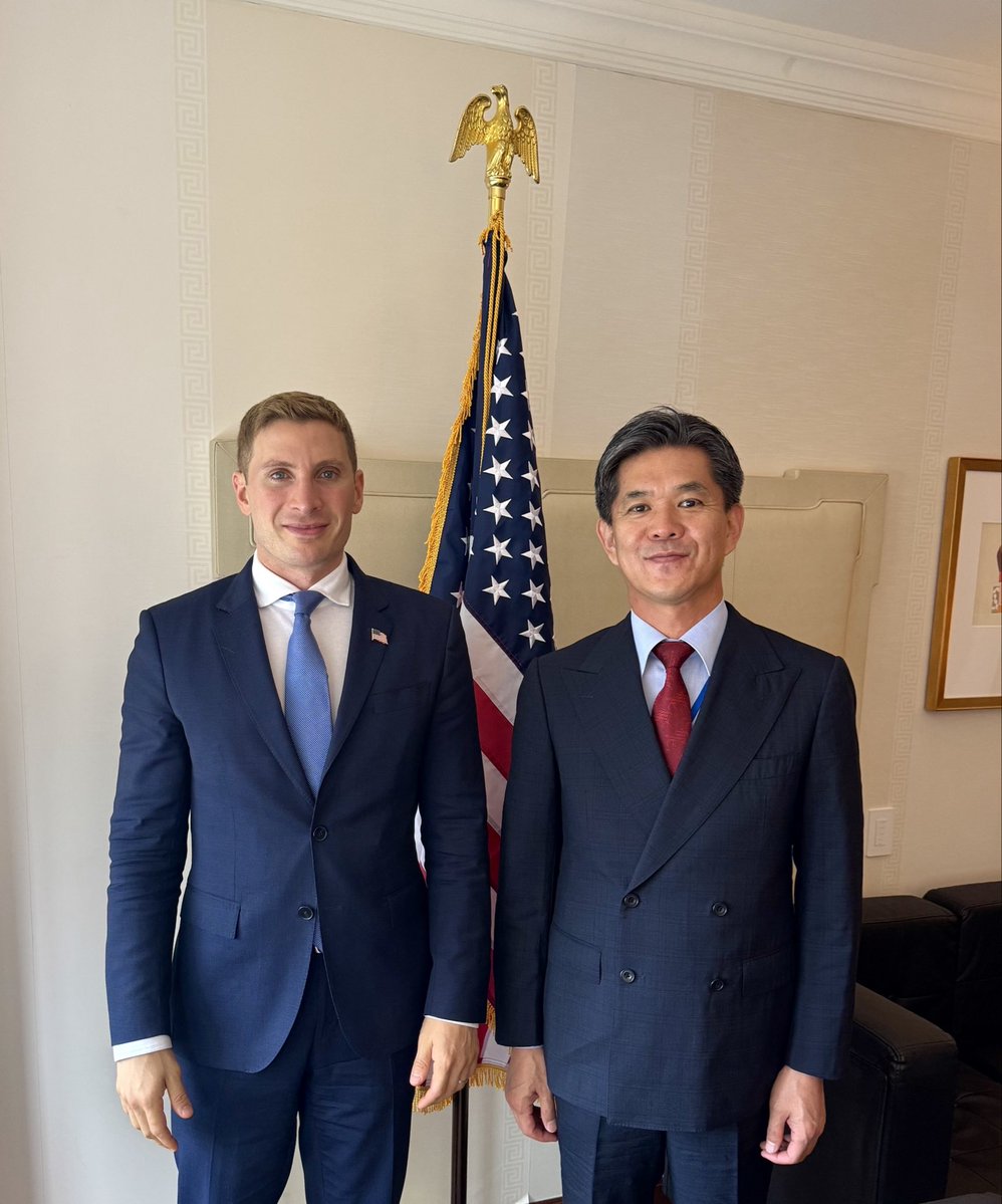 UnderSecE's tweet photo. The U.S. and Japan are deepening cooperation on tech infrastructure, advanced manufacturing, and semiconductors under Pax Silica. Next: Stronger supply chains, more investment, and greater industrial capacity. Grateful to Senior Deputy Minister Endo Kazuya for his leadership. https://t.co/tseNPN5wFG