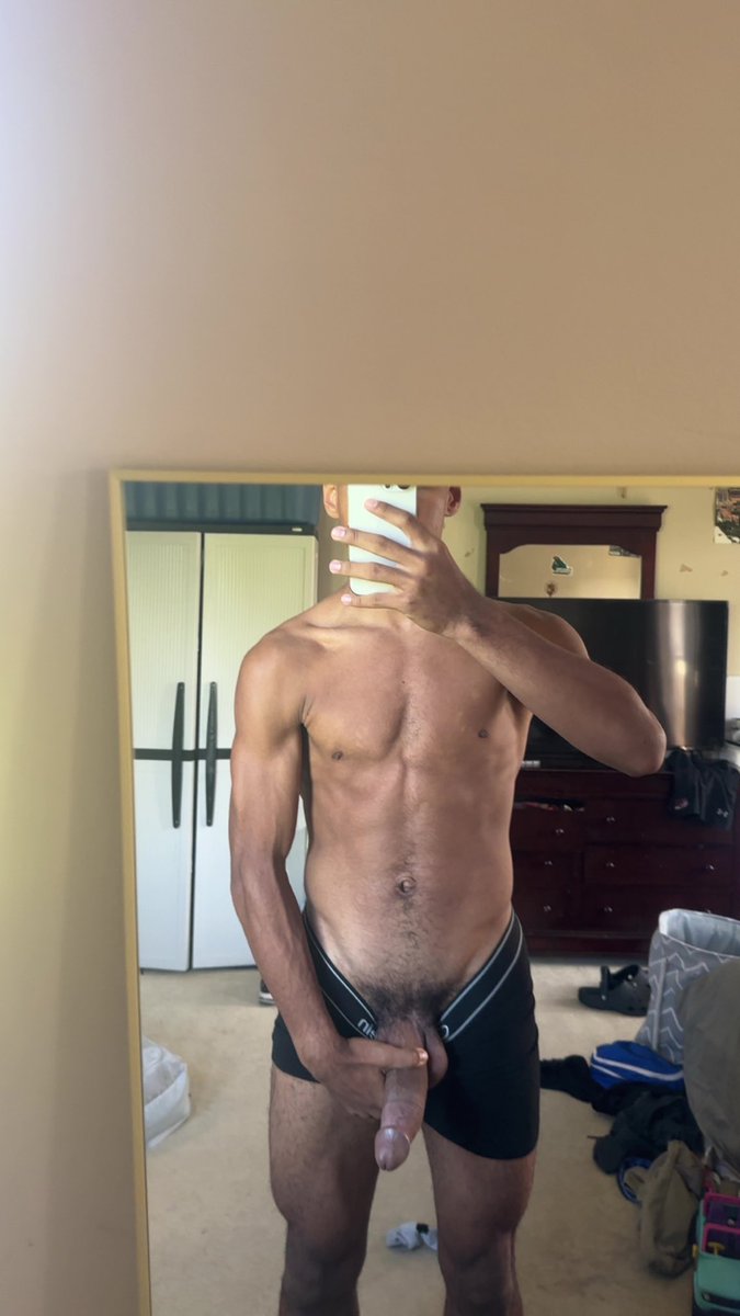 lightskingoonr's tweet photo. im fkn horny again.. dm mee https://t.co/TrtNO0j5q0