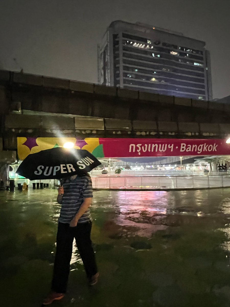 BlackjellyDevil's tweet photo. ☔️
#SUPERSUN
#SUPERSUNCULTURE https://t.co/4bUhd43YvW