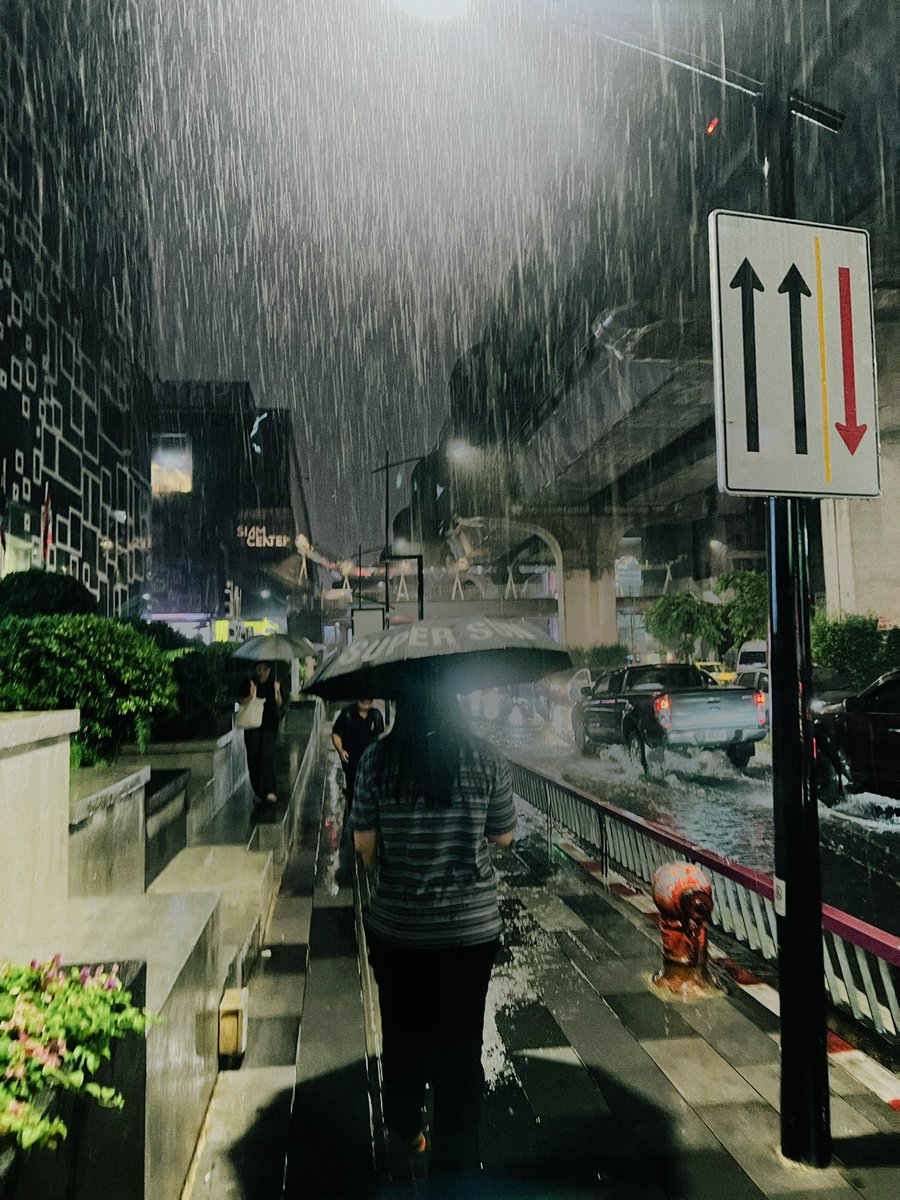 BlackjellyDevil's tweet photo. ☔️
#SUPERSUN
#SUPERSUNCULTURE https://t.co/4bUhd43YvW