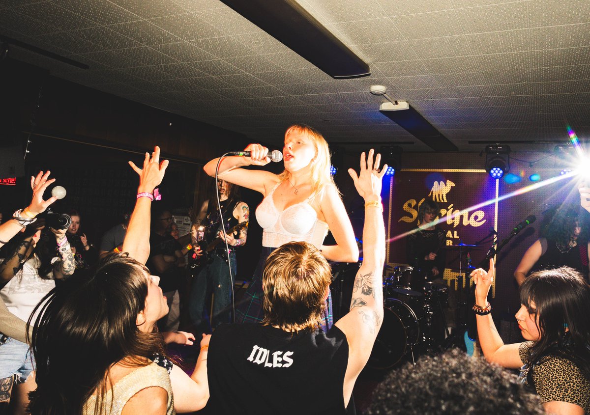 treefortfest's tweet photo. Treefort is all about discovery ✨ Who is your favorite band or artist you’ve stumbled upon at the fest? 

🎧 Speaking of artists, submissions for #treefort2027 are still open!

Don't wait → link in our bio to submit! https://t.co/1ZMZCKc33J