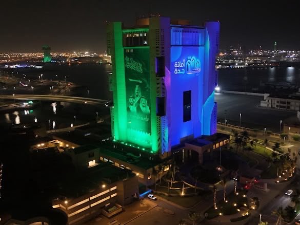 Nabdhcom's tweet photo. بمناسبة اليوم الوطني السعودي 🇸🇦
أمانة جدة تتزيّن بعروض ثلاثية الأبعاد على واجهة مبناها، في مشهد بصري يعكس الفخر بالوطن ويجسّد فرحة جدة بهذه المناسبة الغالية.

#اليوم_الوطني_السعودي 🇸🇦
#أمانة_جدة https://t.co/aXk3sEgbgj