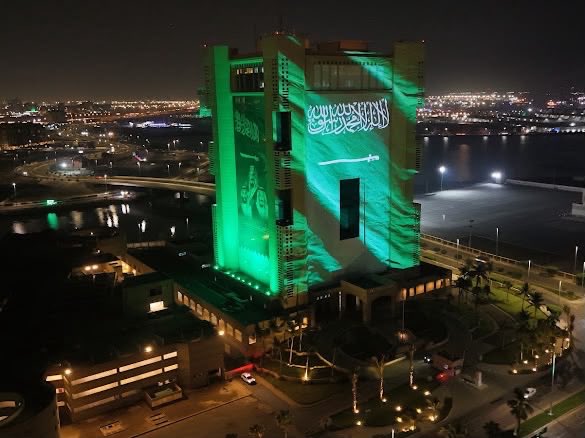 Nabdhcom's tweet photo. بمناسبة اليوم الوطني السعودي 🇸🇦
أمانة جدة تتزيّن بعروض ثلاثية الأبعاد على واجهة مبناها، في مشهد بصري يعكس الفخر بالوطن ويجسّد فرحة جدة بهذه المناسبة الغالية.

#اليوم_الوطني_السعودي 🇸🇦
#أمانة_جدة https://t.co/aXk3sEgbgj