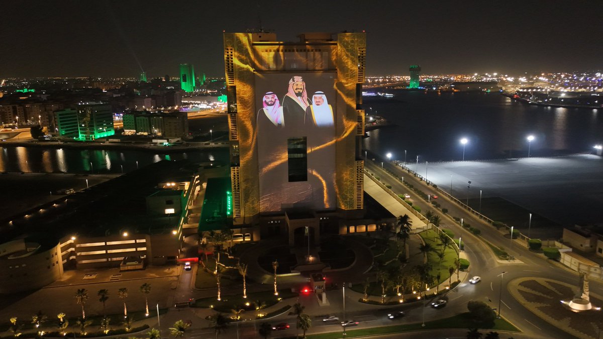 Nabdhcom's tweet photo. بمناسبة اليوم الوطني السعودي 🇸🇦
أمانة جدة تتزيّن بعروض ثلاثية الأبعاد على واجهة مبناها، في مشهد بصري يعكس الفخر بالوطن ويجسّد فرحة جدة بهذه المناسبة الغالية.

#اليوم_الوطني_السعودي 🇸🇦
#أمانة_جدة https://t.co/aXk3sEgbgj