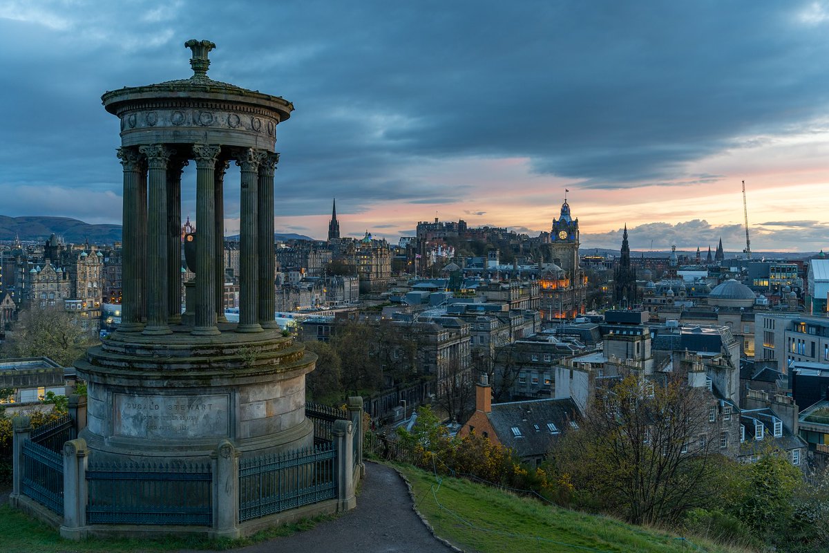 MickieBert062e's tweet photo. The stunning view from Carlton Hill, Edinburgh. https://t.co/zGngjHgljD