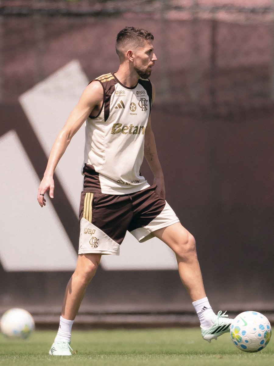 FrelloJorginho's tweet photo. ⚽️💪🏼♥️🖤 https://t.co/7SRbi8lpNd