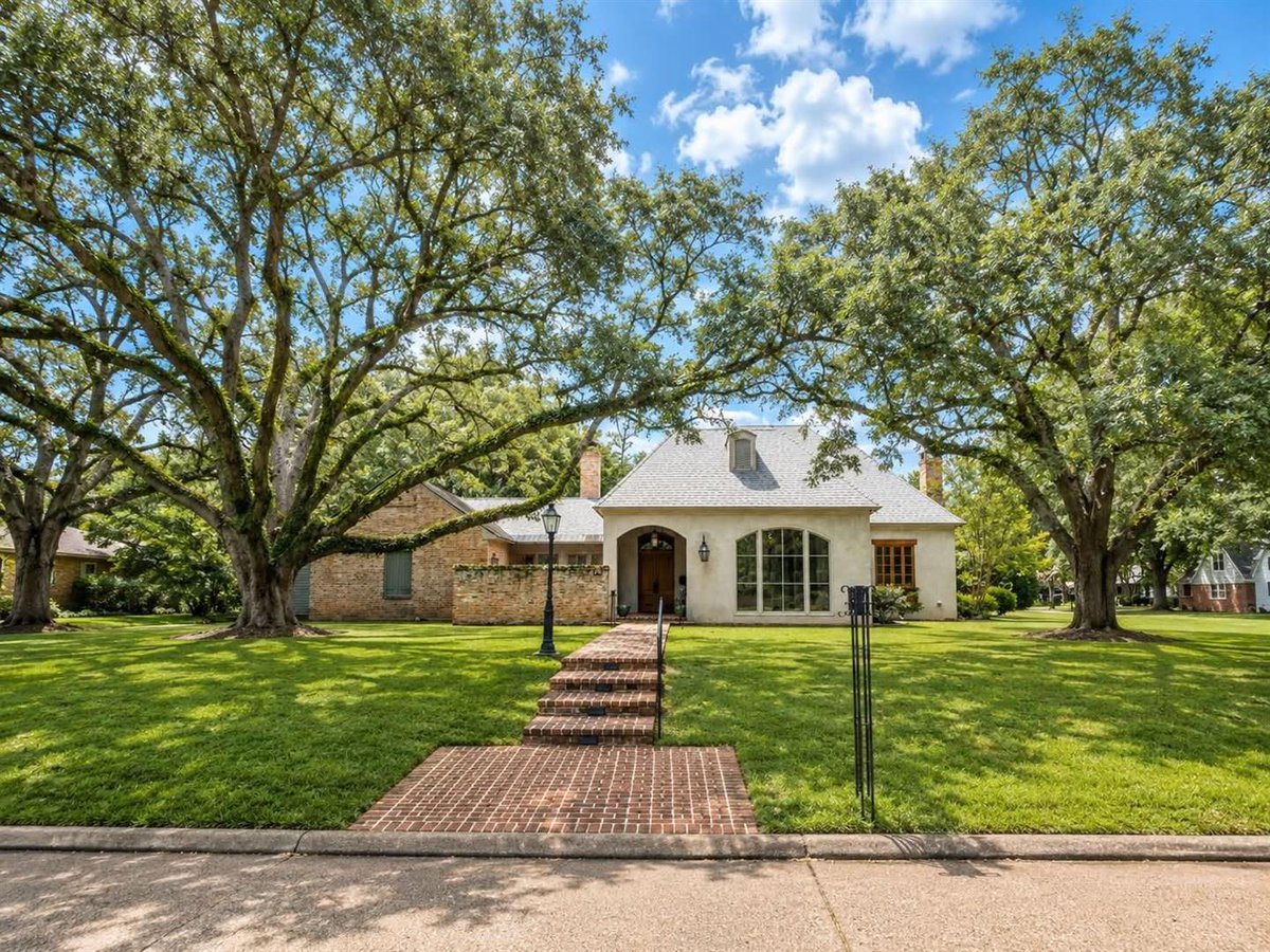 CleefDonald's tweet photo. Do you know someone looking for a great property in Alexandria? Please pass this along! #HereToHelp
Don Van Cleef, REALTOR®
Call or text: 318-613-1444
Key Realty LLC, Licensed by LREC
#ClientFocused #RealEstate #HouseHunting https://t.co/LCCDsf7mcv