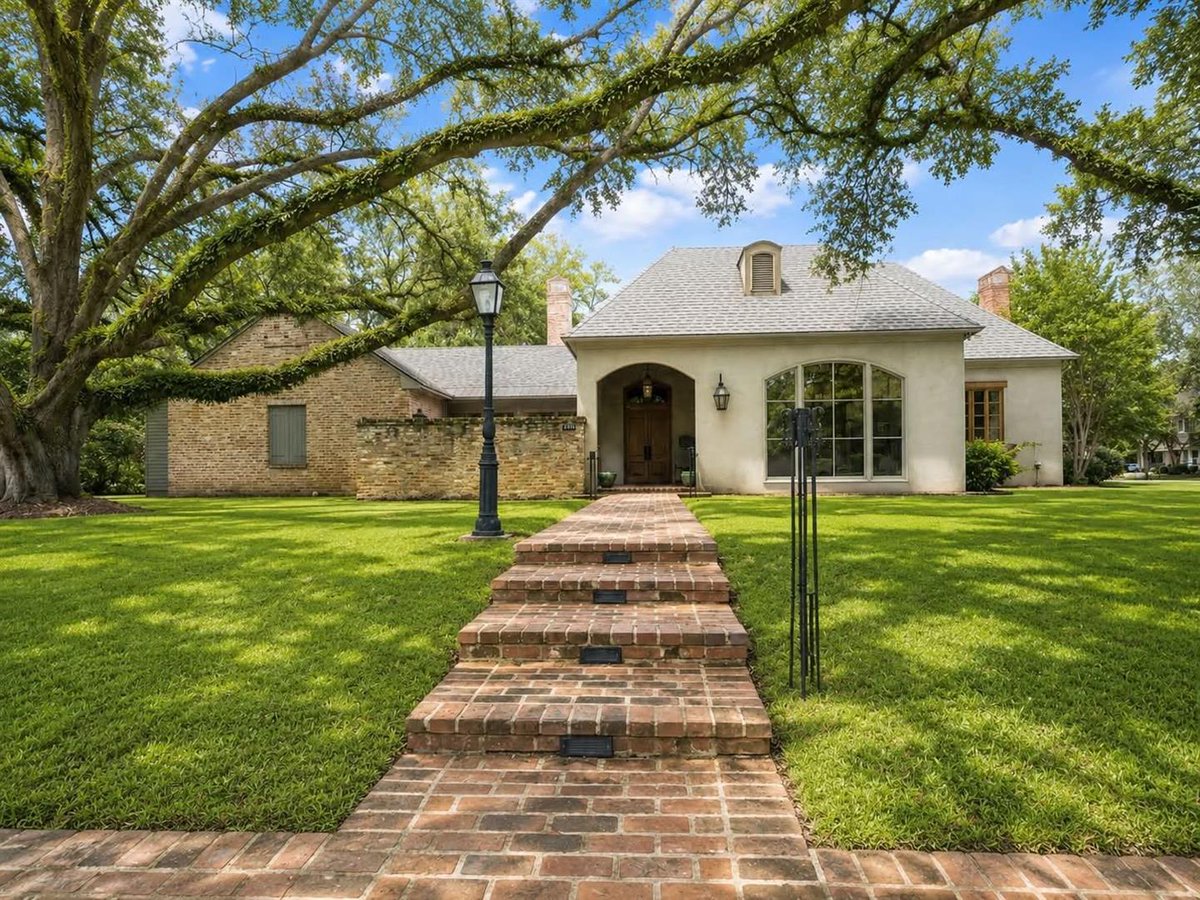 CleefDonald's tweet photo. Do you know someone looking for a great property in Alexandria? Please pass this along! #HereToHelp
Don Van Cleef, REALTOR®
Call or text: 318-613-1444
Key Realty LLC, Licensed by LREC
#ClientFocused #RealEstate #HouseHunting https://t.co/LCCDsf7mcv
