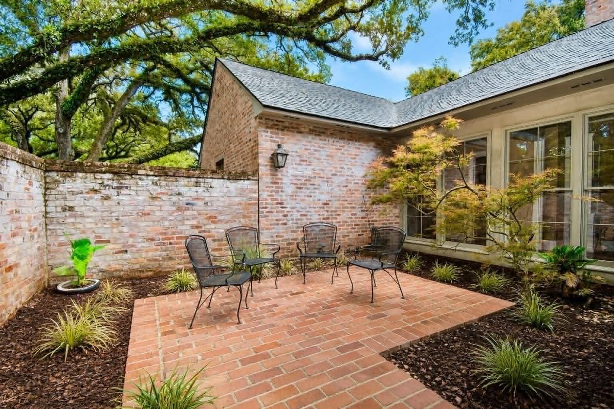 CleefDonald's tweet photo. Do you know someone looking for a great property in Alexandria? Please pass this along! #HereToHelp
Don Van Cleef, REALTOR®
Call or text: 318-613-1444
Key Realty LLC, Licensed by LREC
#ClientFocused #RealEstate #HouseHunting https://t.co/LCCDsf7mcv